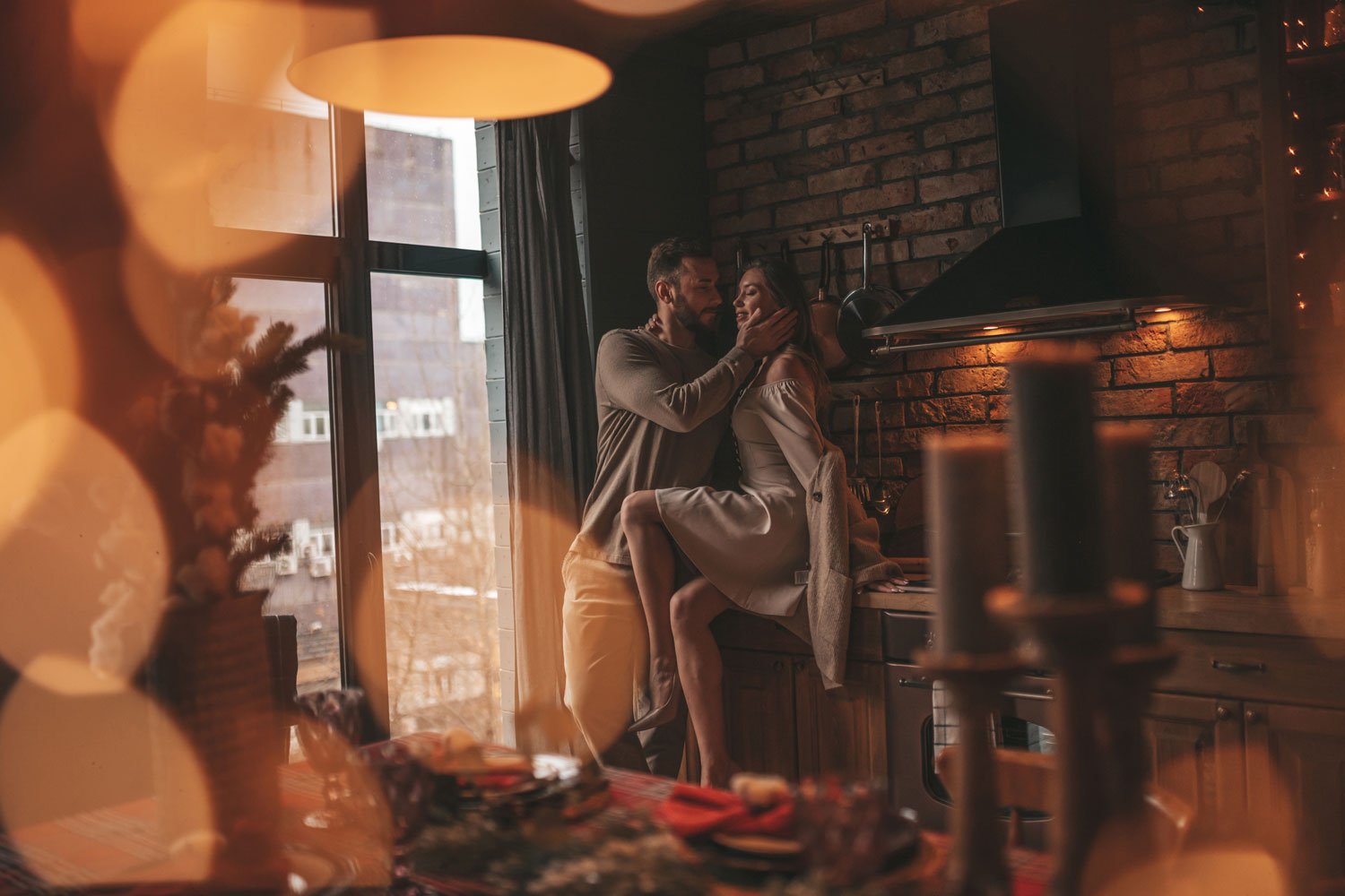 Tình Yêu Không Chemistry - Tình Yêu Trưởng Thành, Bình An, Vững Chãi 4 Cảm giác “được về nhà” là trạng thái sâu nhất của tình yêu – nơi tính nữ được mở ra và tính nam muốn dừng chân.