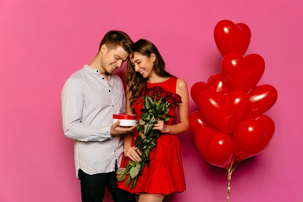Valentine's Day Gift Guide. 25 Sweet and Thoughtful gifts for couples - Joyful Couple